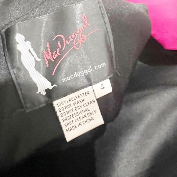 NWT MAC DUGGAL One Shoulder Statement Hot Pink & Black Bow Girly
Gown size 4 - Picture 4 of 7